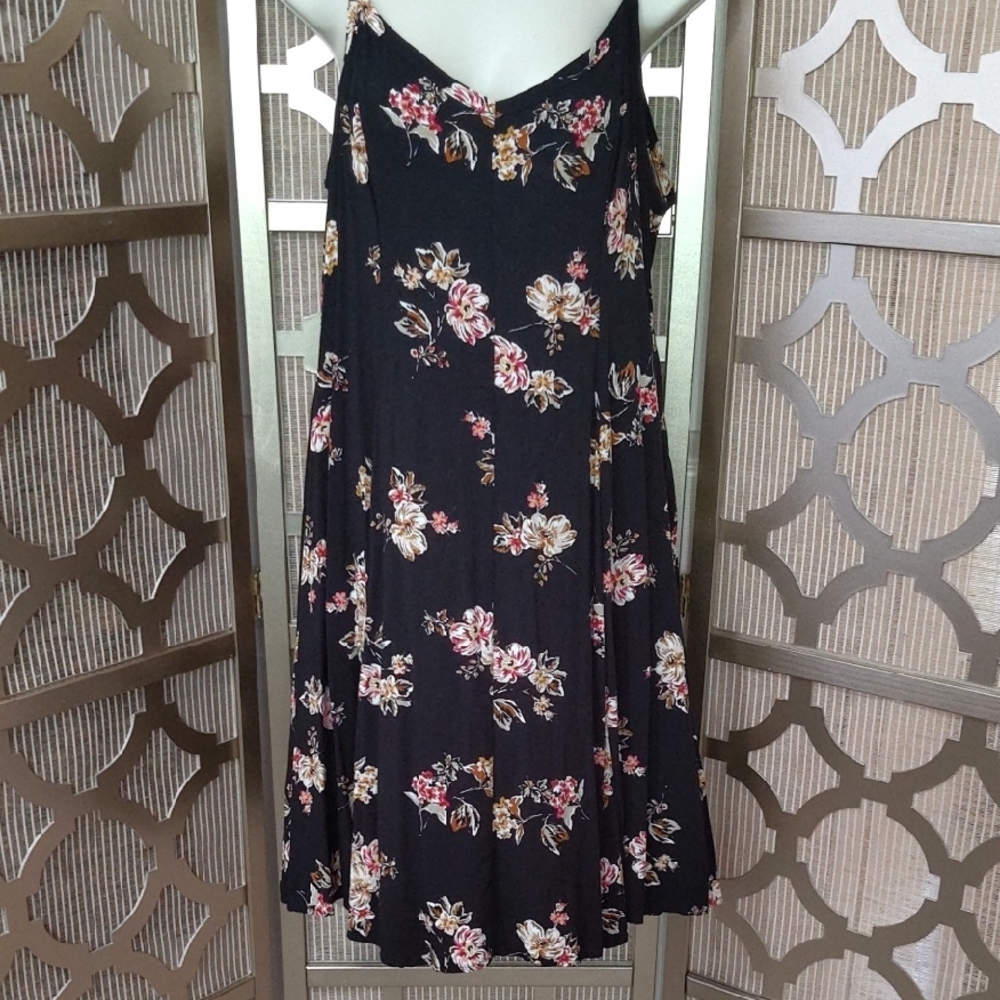 Torrid Black And Floral Sleeveless Midi Sundress